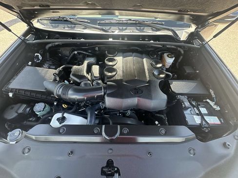 Used 2021 Toyota 4Runner SR5 Premium w/ Moonroof Package RWD image 32