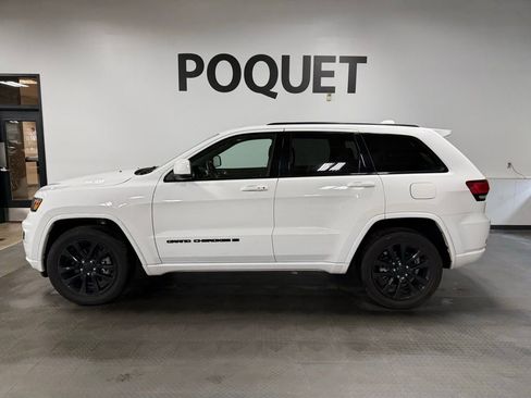 Used 2022 Jeep Grand Cherokee Laredo X image 1