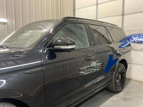 Used 2025 Lincoln Navigator Reserve w/ Jet Appearance Package image 5