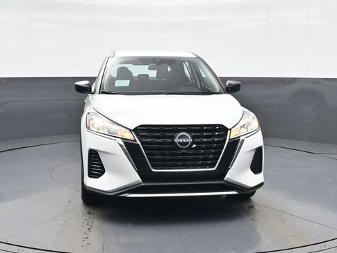 New 2025 Nissan Kicks Play S image 2