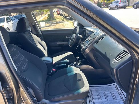 Used 2012 Kia Soul + FWD image 17