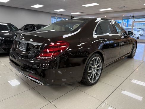 Used 2020 Mercedes-Benz S 560 Sedan image 2