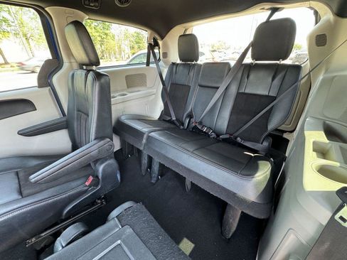 Used 2020 Dodge Grand Caravan SXT FWD image 9