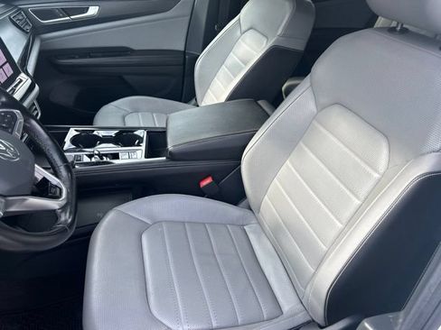 Used 2024 Volkswagen Atlas Cross Sport SEL R-Line AWD/4WD image 17