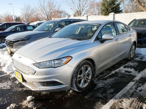 Used 2018 Ford Fusion SE image 3