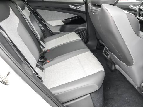 Used 2023 Volkswagen ID.4 Pro image 32