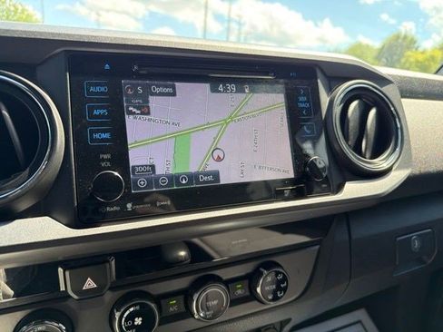 Used 2018 Toyota Tacoma TRD Sport AWD/4WD image 28