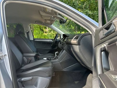 Used 2024 Volkswagen Tiguan SE AWD/4WD image 20