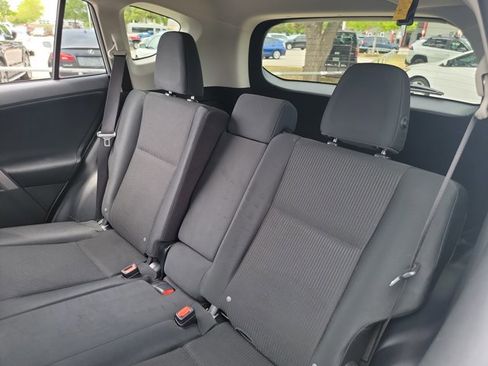 Used 2018 Toyota RAV4 LE image 12