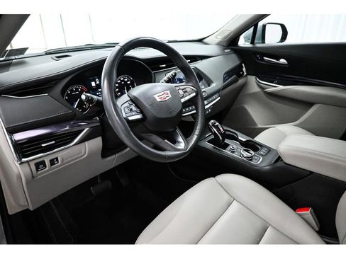Used 2023 Cadillac XT4 Luxury w/ Cold Weather Package FWD image 32