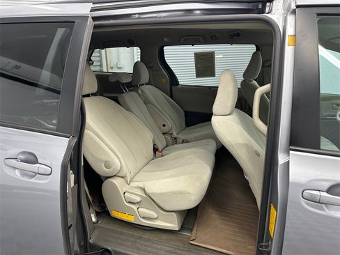 Used 2011 Toyota Sienna LE image 16