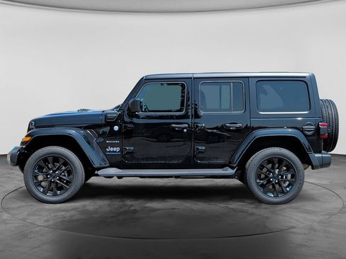 Used 2023 Jeep Wrangler Unlimited Sahara w/ Cold Weather Group AWD/4WD image 4