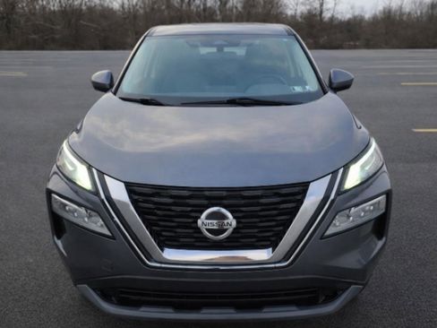 Used 2021 Nissan Rogue SV image 2