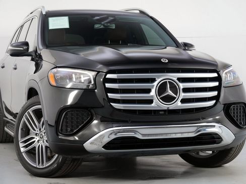 Used 2024 Mercedes-Benz GLS 450 4MATIC image 4