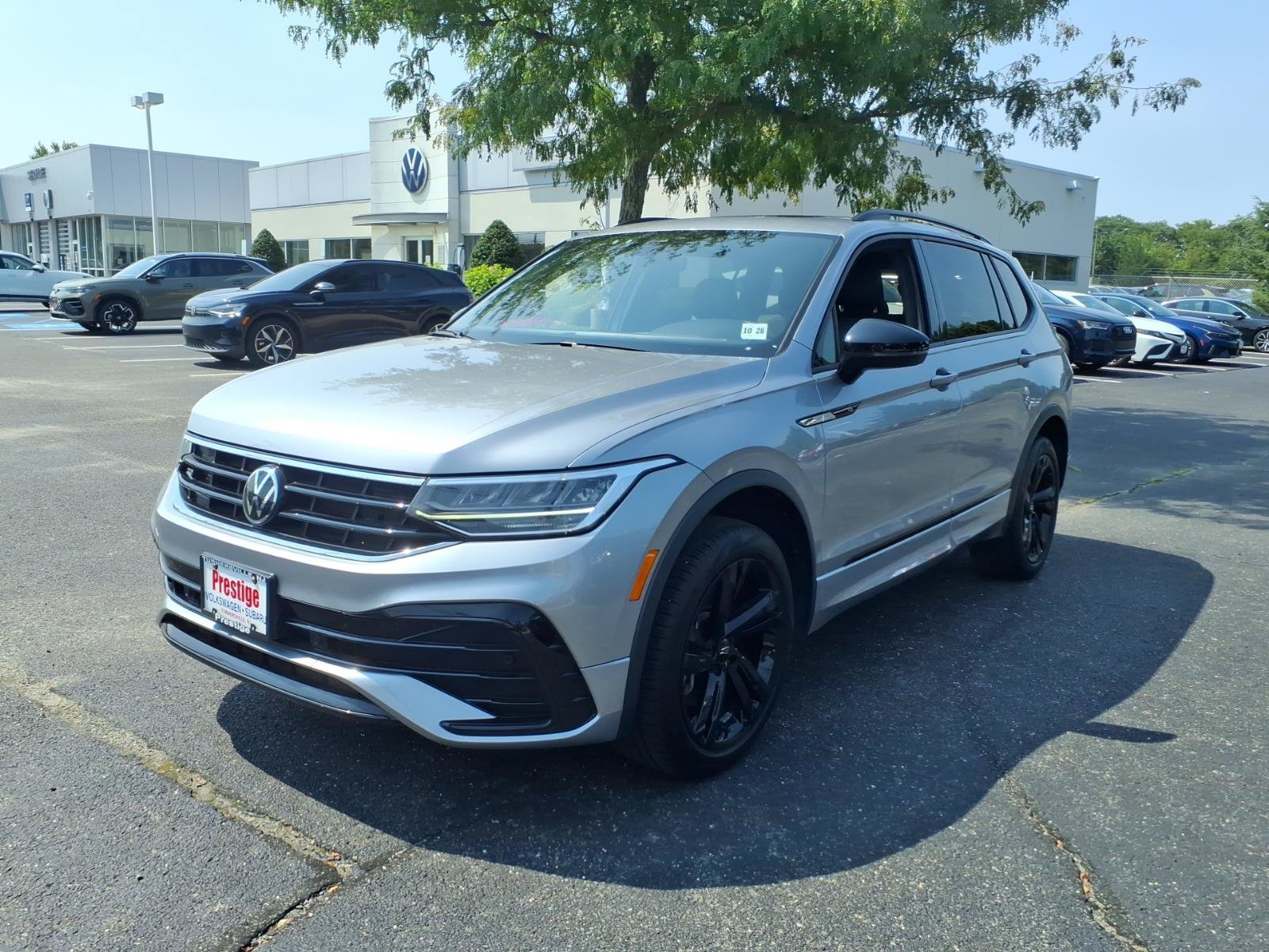 Certified 2024 Volkswagen Tiguan SE R-Line AWD/4WD image 5