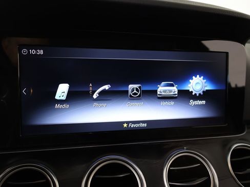 Used 2017 Mercedes-Benz E 300 4MATIC image 37