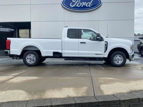 New 2025 Ford F250 XL image 3