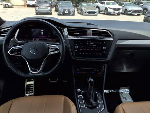 Certified 2023 Volkswagen Tiguan SE R-Line FWD image 22