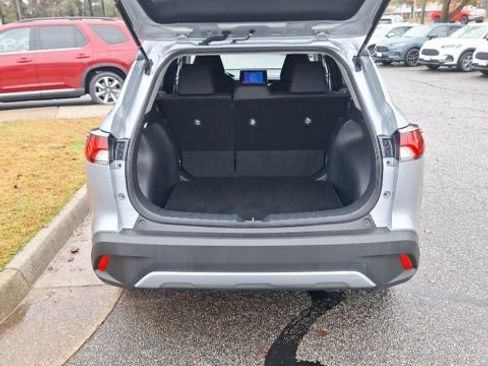 Used 2024 Toyota Corolla Cross LE image 8