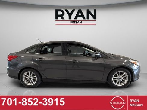 Used 2017 Ford Focus SE w/ Cold Weather Package image 18