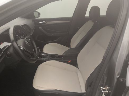 Used 2019 Volkswagen Jetta R-Line FWD image 17