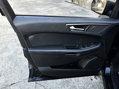 Used 2018 Ford Edge SE image 11