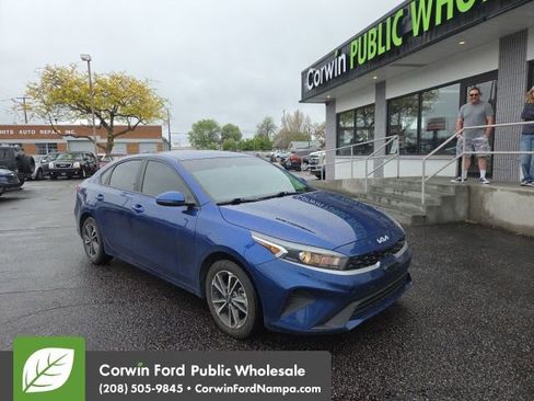 Used 2023 Kia Forte LXS w/ LXS Technology Package FWD image 5