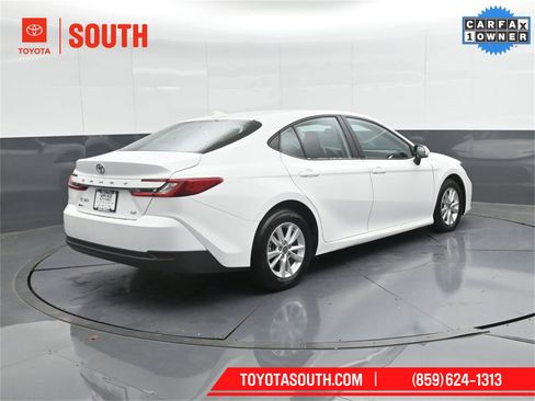 Used 2025 Toyota Camry LE image 3