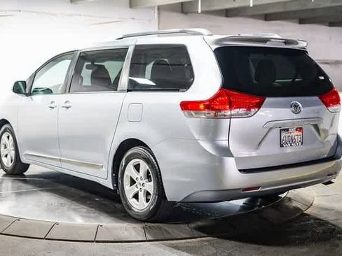 Used 2012 Toyota Sienna LE w/ Towing Pkg image 7