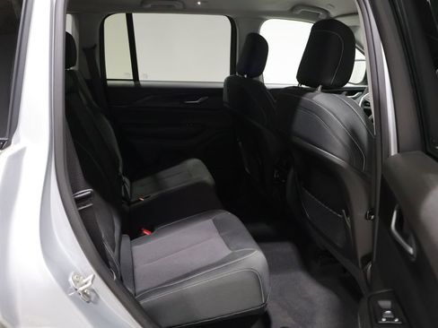 Certified 2023 Jeep Grand Cherokee Laredo w/ Luxury Tech Group I AWD/4WD image 21