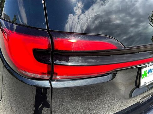 Used 2023 Chrysler Pacifica Touring-L FWD image 21