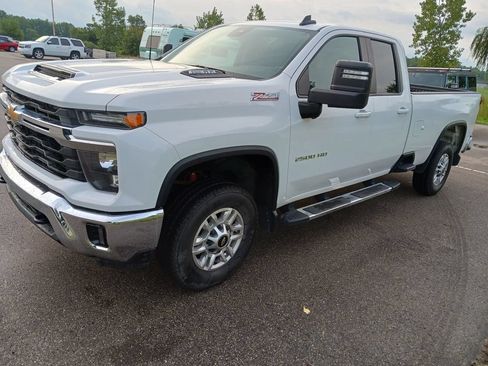 Used 2024 Chevrolet Silverado 2500 LT w/ True North Edition AWD/4WD image 2