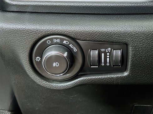 Used 2018 Chrysler Pacifica Touring Plus w/ S Appearance Package image 11