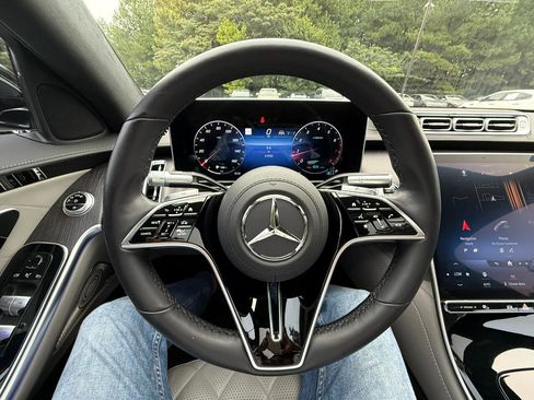 Used 2022 Mercedes-Benz S 580 4MATIC Sedan w/ AMG Line Package image 17