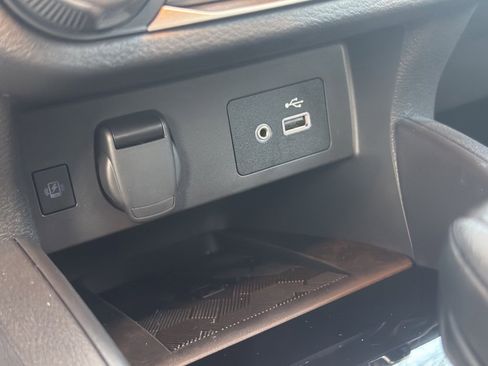 Used 2025 Nissan Versa SV w/ Trunk Package image 26