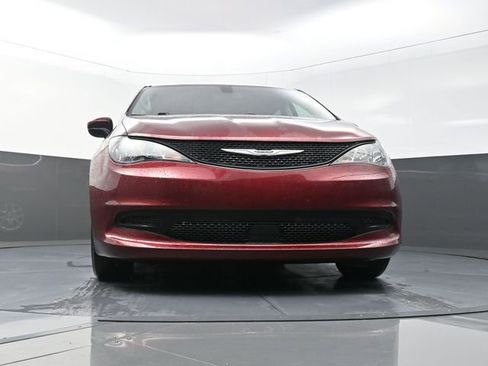 Used 2022 Chrysler Voyager LX FWD image 41