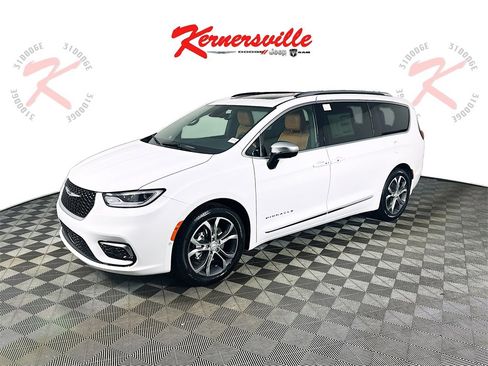 New 2026 Chrysler Pacifica Pinnacle image 3