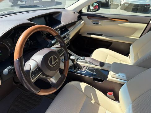 Used 2017 Lexus ES 300h FWD image 7
