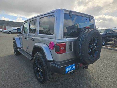 Used 2020 Jeep Wrangler Unlimited Sahara image 3