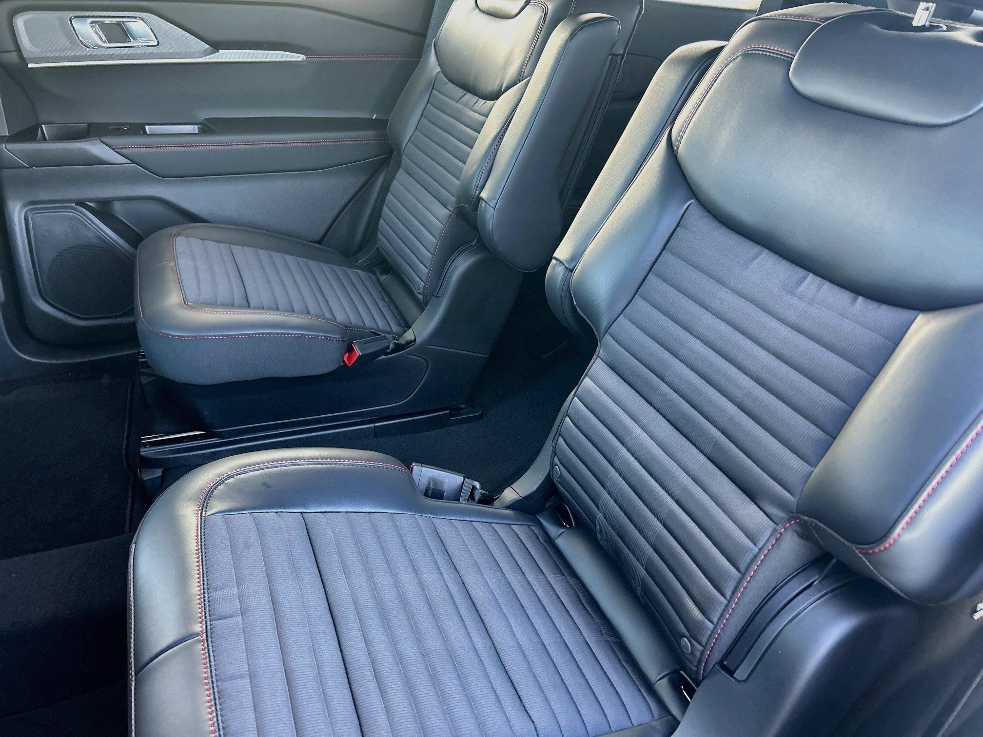 New 2027 Ford Explorer ST-Line w/ Premium Package RWD image 17