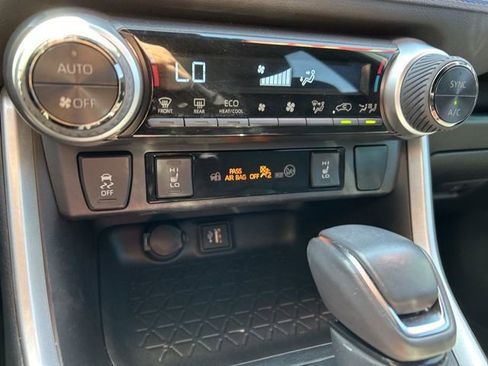 Used 2023 Toyota RAV4 SE w/ Convenience Package image 27