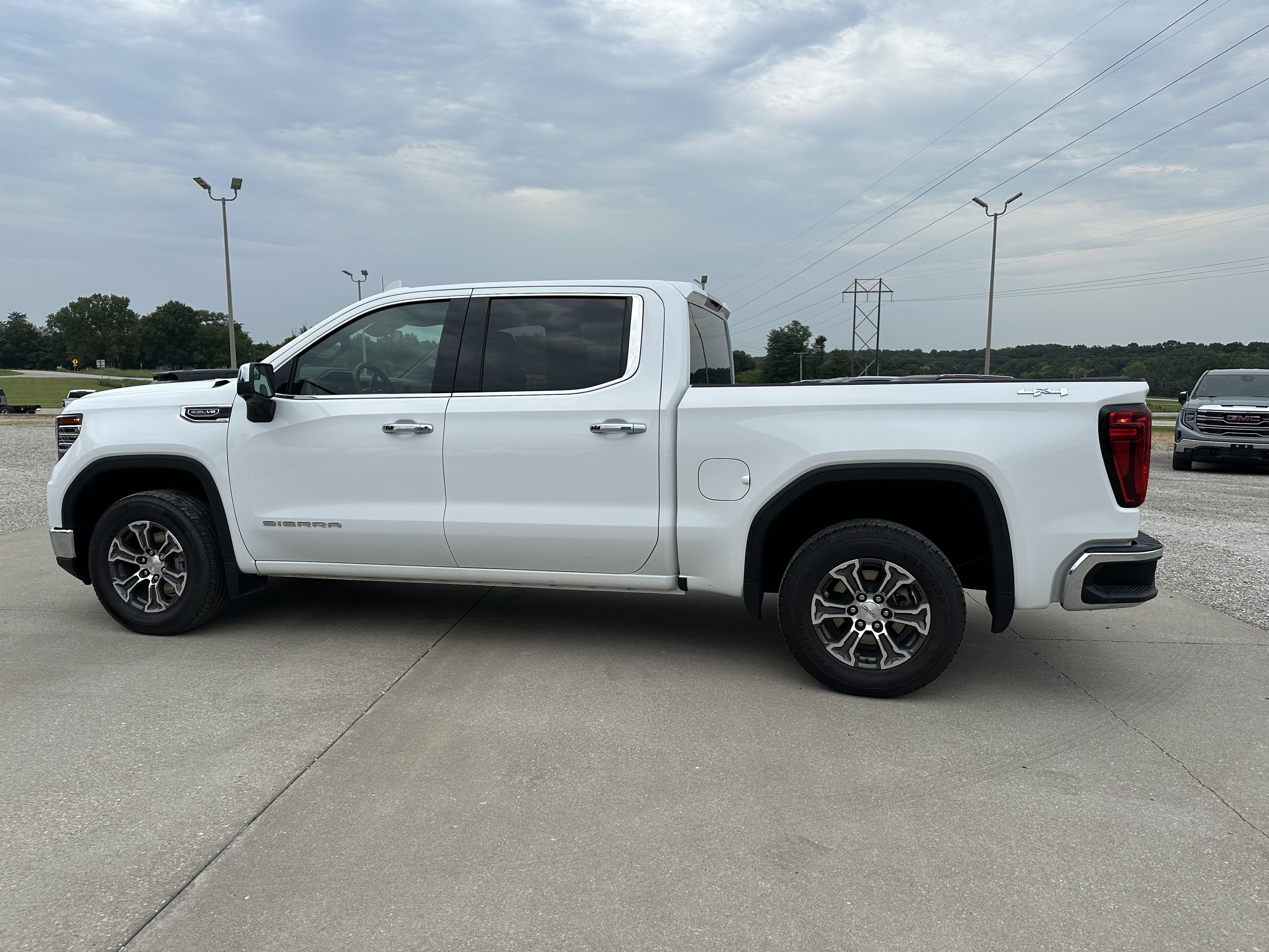 Certified 2026 GMC Sierra 1500 SLT AWD/4WD image 5