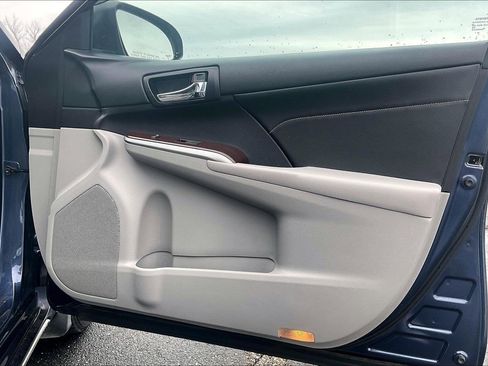 Used 2014 Toyota Camry XLE w/ Leather Package image 20
