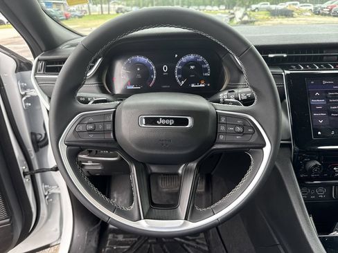Used 2025 Jeep Grand Cherokee L Laredo RWD image 14