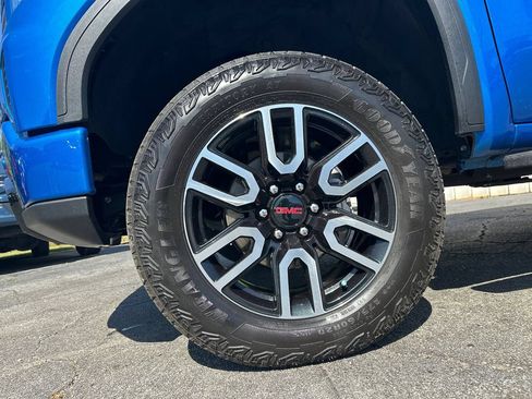 Used 2023 GMC Sierra 1500 AT4 w/ AT4 Premium Package AWD/4WD image 12