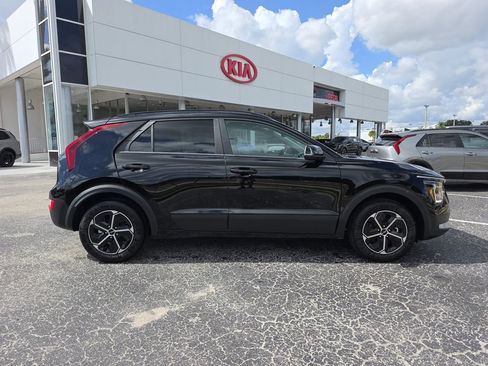 New 2025 Kia Niro EX image 3