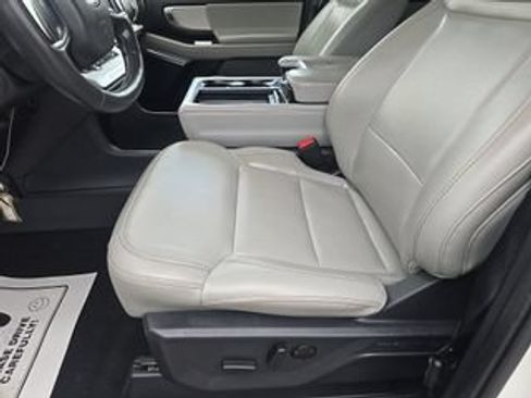 Used 2025 Ford Expedition Active AWD/4WD image 11