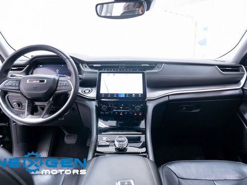 Used 2022 Jeep Grand Cherokee Limited image 7