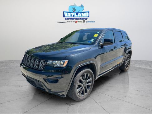 Used 2018 Jeep Grand Cherokee Altitude RWD image 1
