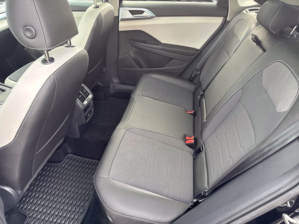 Certified 2025 Volkswagen Taos SE w/ Panoramic Sunroof Package FWD image 26